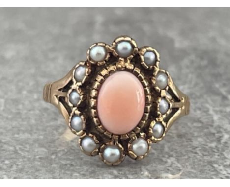 ANTIQUE OVAL CABOCHON CORAL AND 12 PEARL CLUSTER RING 9CT 3.5G SIZE P1/2