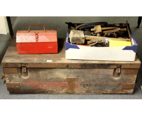 A pine trunk and mixed tools.