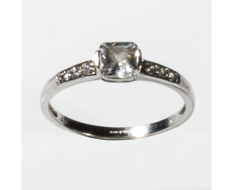 A 9ct white gold ring set with a cubic zirconium, size P