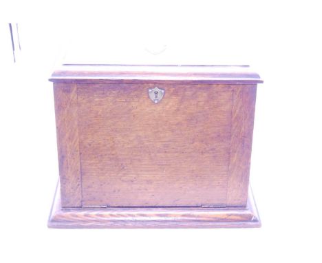 An Edwardian oak stationery cabinet, having a hinged lid above a fall-front revealing fitted interior, w.34cm, d.18cm, h.25cm