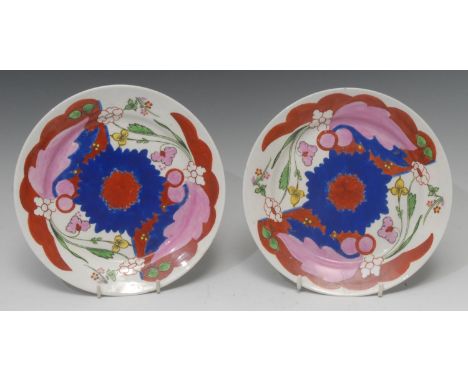 A pair of Pinxton circular plates, pattern 355, decorated in the imari palette, 21cm diam, c.1800