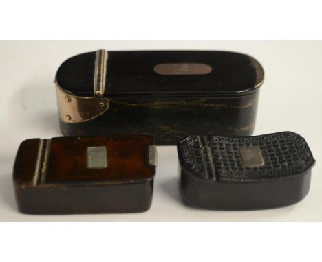 A late George III gold-mounted tortoiseshell rounded rectangular snuff box, the hinged cover centred by a monogrammed cartouc