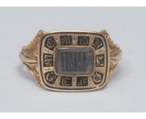 A William IV 18ct gold mourning ring, the tablet within a black enamel border of letters, the verso inscribed Robert Adams di