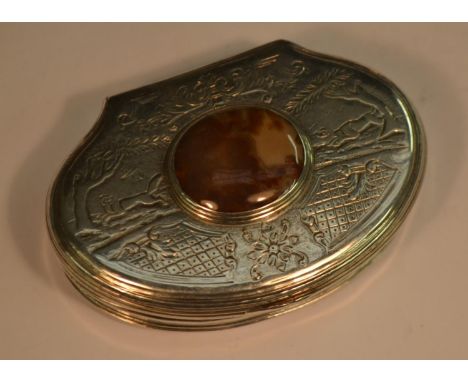 An 18th century agate mounted silver shell shaped snuff box, hinged cover engraved with a fox and hound in a landscape, gilt 