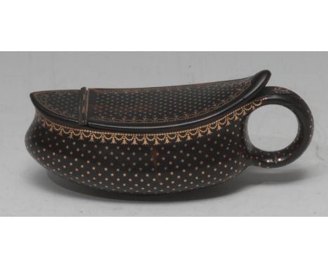 An early 19th French novelty gold piqué and tortoiseshell snuff box, as a bordaloo, hinged cover, loop handle, 11cm long