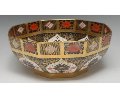 A  Royal Crown Derby 1128 octagonal bowl, 27.5cm wide, printed mark, the base inscribed in gilt William Gill In Appreciation 