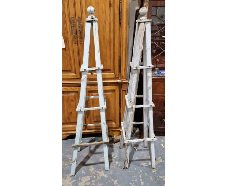 Two light blue painted wooden garden trellises&nbsp;(damaged) (2)&nbsp;

Property of Dunkirk Manor, Theescombe, Stroud