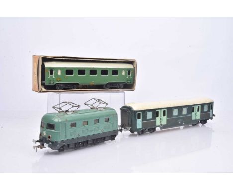 JEP O Gauge 3-Rail SNCF Electric twin Pantograph  Locomotive and Passenger Rolling Stock, light green diecast body 0-4-0 elec