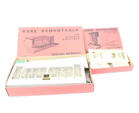 French Hornby 0 Gauge plastic 22 and 22A Demontable Station 22 Main Building and 22A Entrance with Clock Tower, both in origi