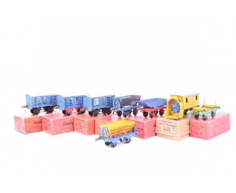Hornby 0 Gauge Fibre Wagons and other Goods Rolling Stock, Fibre wagons, blue, red (3) and black (2), all with loads, four bo