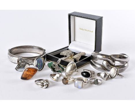 A collection of 17 silver and white metal rings, including a Baltic amber example, others with hardstones, together with a si