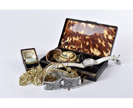 A collection of jewellery and other items, including a silver gilt serpent ring, a pair of silver napkin rings in a box, an o