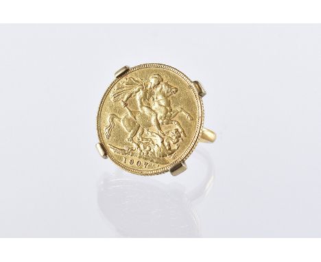 An Edward VII sovereign ring, the 1907 full sovereign in X shaped support with a Fidelity 22ct gold wedding band attached, 12