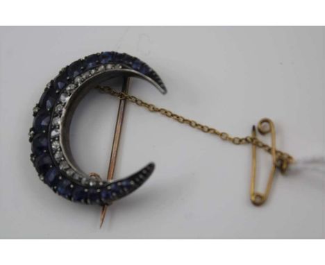 A DIAMOND &amp; SAPPHIRE CRESCENT FORM BROOCH, set nineteen graduated diamonds, fitted safety chain, gross weight; 7.7g 