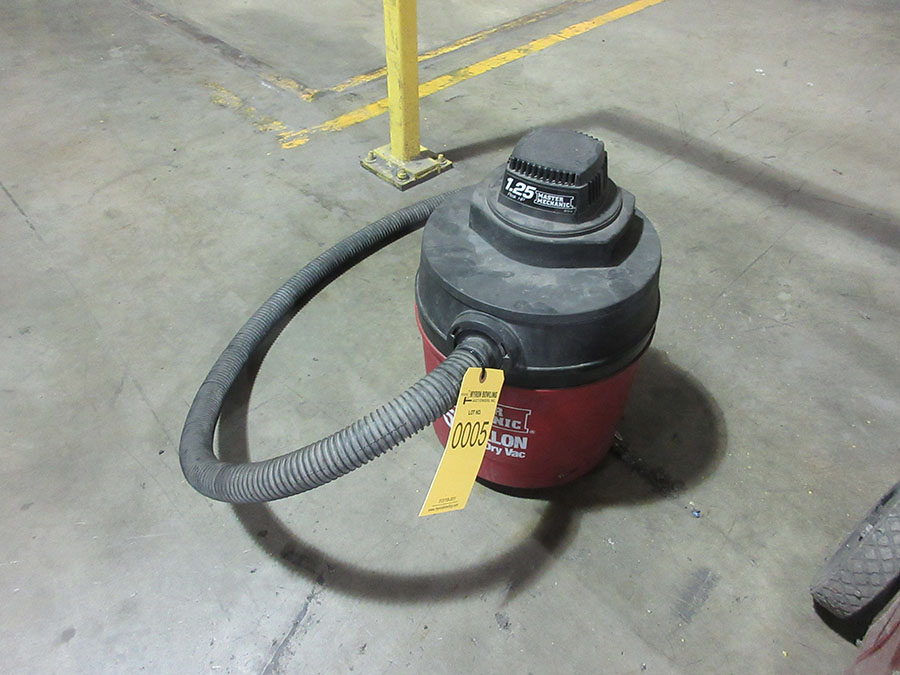 { Group of lots 4, 5 } MASTER MECHANIC 5GALLON WET/DRY VAC; 1.25 HP