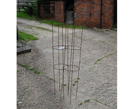 Pair arrow head obelisks, 159 x 28 cm (2)