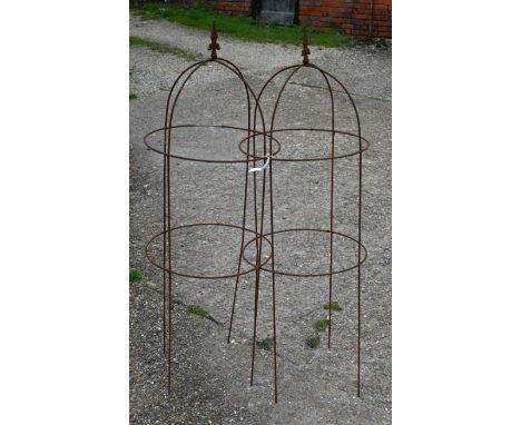 A pair of medium arrow head obelisks, 124 x 38 cm (2)