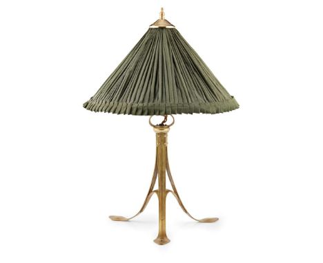  BIRMINGHAM GUILD OF HANDICRAFT ARTS & CRAFTS ADJUSTABLE TABLE LAMP, CIRCA 1900 hammered and riveted brass, later pleated sil