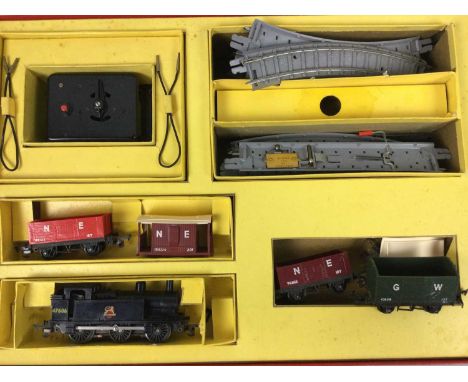 TRI-ANG OO GAUGE R3X GOODS TRAIN SET,electric scale model, boxed