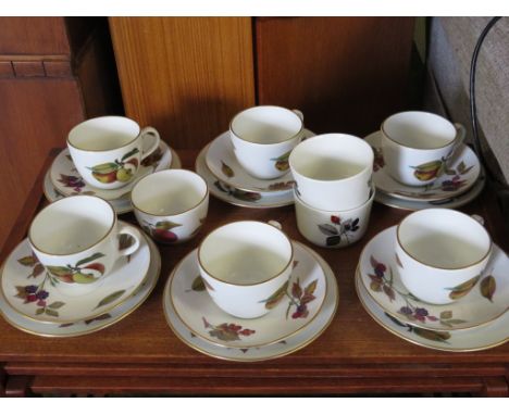 ROYAL WORCESTER EVESHAM TEA WARE.