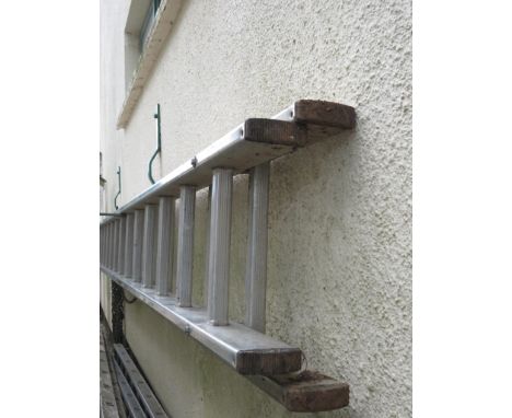 YOUNGMAN 4.5M EXTENDING LADDER DOMESTIC DUTY RATING 95KG