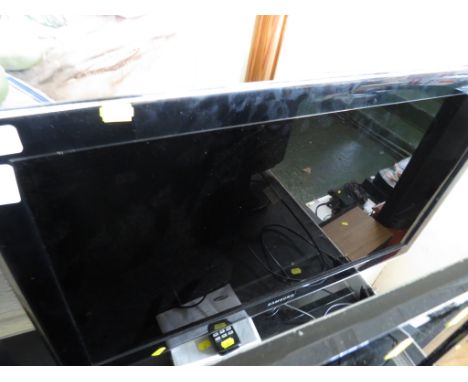 SAMSUNG 32 INCH LED TELEVISION WITH REMOTE (AF - REMOTE UNDERSTOOD NOT TO BE IN WORKING ORDER) AND MANUAL.