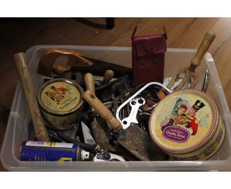 Box of garden tools, saw, wood plane parts, small bench vice, cables etc