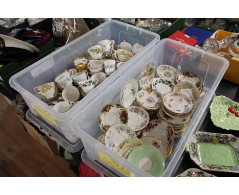 Quantity of floral patterned teacups and saucers