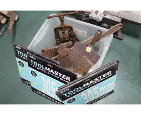 Box of vintage metal tools and clamps and Tool Master wood cutting blades, 305 mm