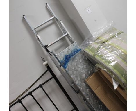 Decorators step ladder with platform 
