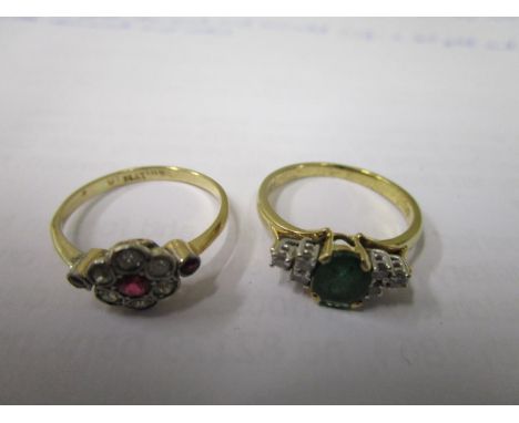 An 18k yellow gold, diamond and emerald ring, an 18ct gold and platinum daisy ring set with diamonds and rubies 