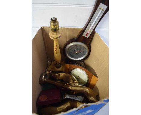 BOX OF MIXED ITEMS TO INCLUDE TABLE LAMP, SMALL ANEROID BAROMETER, MANTEL CLOCK, MODEL CAT ETC
