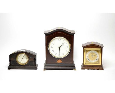 An Elliot mantel clock, retailed by Northern Goldsmiths Co, Newcastle-upon-Tyne, the brass dial with silvered Roman chapter r