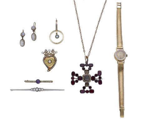 A small collection of jewellery, to include a pair of early 20th century moonstone earrings, an early 20th century pearl and 