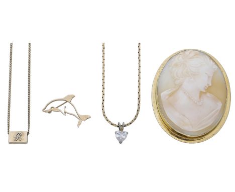 A small collection of jewellery, comprising a 9ct gold pendant with applied textured initial ‘R’, a 9ct gold openwork dolphin