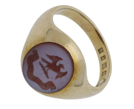 A hardstone signet ring by Goldsmiths and Silversmiths Co. Ltd., 1931, the oval banded agate with engraved crest depicting a 