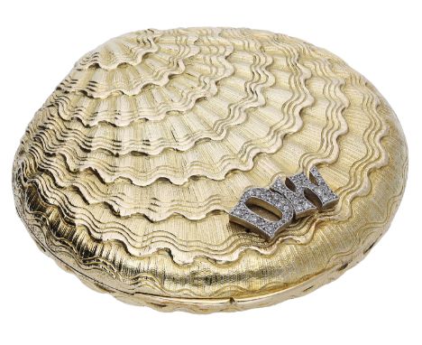 A 9ct gold compact by Ramsden & Roed, 1965, modelled as a scallop shell with later applied single-cut diamond initials, openi