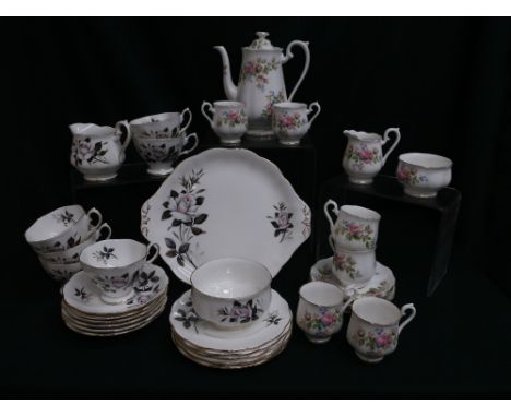 Royal Albert "Queens Messenger" part dinner service (1 x serving plate, 6 x teacups, 6 x saucers, 1 x milk jug, 1x sugar bowl