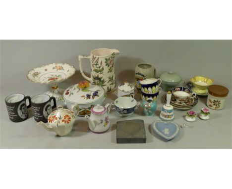 A collection of ceramics to include meat platters and dinnerplates by Royal Worcester, Crown Devon and Coalport, together wit