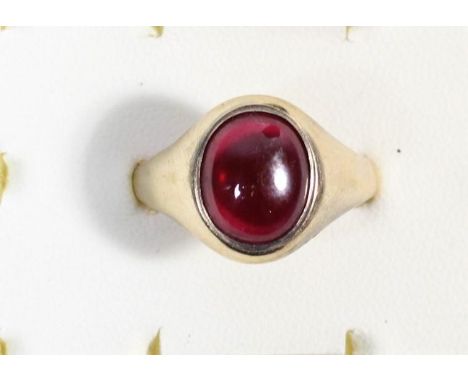 A 9ct gold a ruby glass signet ring, T, 5.4gm 