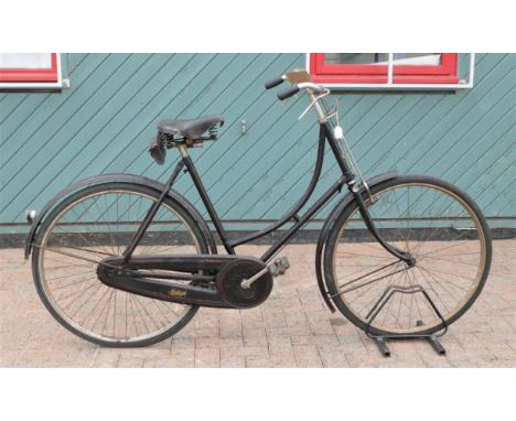 A vintage Raleigh Popular Lady's loop frame Bicycle, frame number UI6849, with 28in wheels, rod brakes and Brooks tooled leat