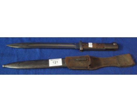 Second World War period German bayonet marked: Gottlieb, Hammesfahr, Solingen, having fluted blade and wooden grips, steel sc