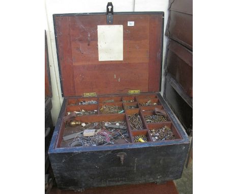 Vintage stained pine toolbox with pull-out compartment and accessories including: screws; nails; brackets etc.(B.P. 24% incl.