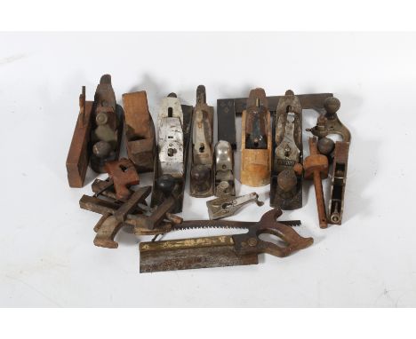 A collection of vintage woodworking tools. Mainly planes noting Record and others, saws and set square etc, qty 15 approx. 