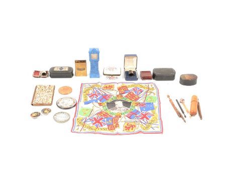 One tray of collectibles, including snuff boxes, a Billesdon type enamelled box, mother of pearl inlaid wallet, Chinese white