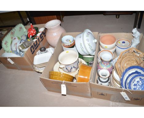 Household ceramics, to include: two modern Chinese vases; a Masons Ironstone 'Ianthe' pattern jardiniere, retailed through Li