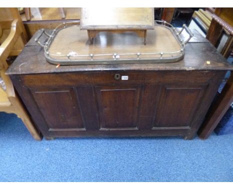 A GEORGIAN OAK TRIPLE PANEL BLANKET CHEST (sd)