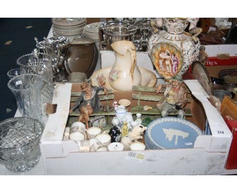 VARIOUS CERAMICS AND GLASS, to include Wedgwood 'Gold Florentine' coffee cans/saucers, Wedgwood Jasperware Christmas plates, 