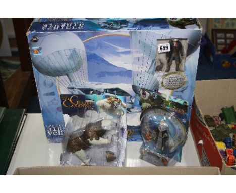 A BOXED GOLDEN COMPASS 'LEE SCORESBY'S AIRSHIP VEHICLE', with 'Mrs Coulter' and 'Lorek Byrnison' figures, all in original pac