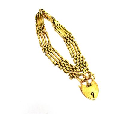 9CT GOLD HEART PADLOCK GATE BRACELET With intact safety chain. Weight approx 12g
